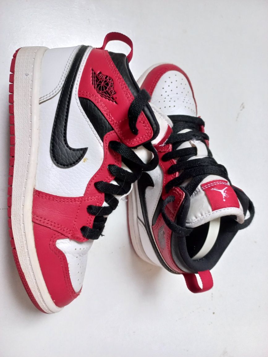 Кроссовки Air Jordan 1 Mid Chicago 2020г. 32р.сост.ид.оригинал