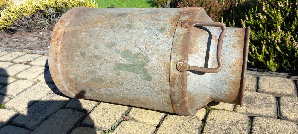 Stara metalowa kanka na mleko 30 l kanka wazon design ogród