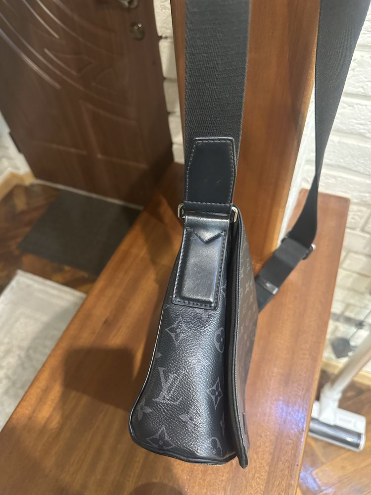 Сумка LOUIS VUITTON District PM Monogram Eclipse Messenger Bag Black
