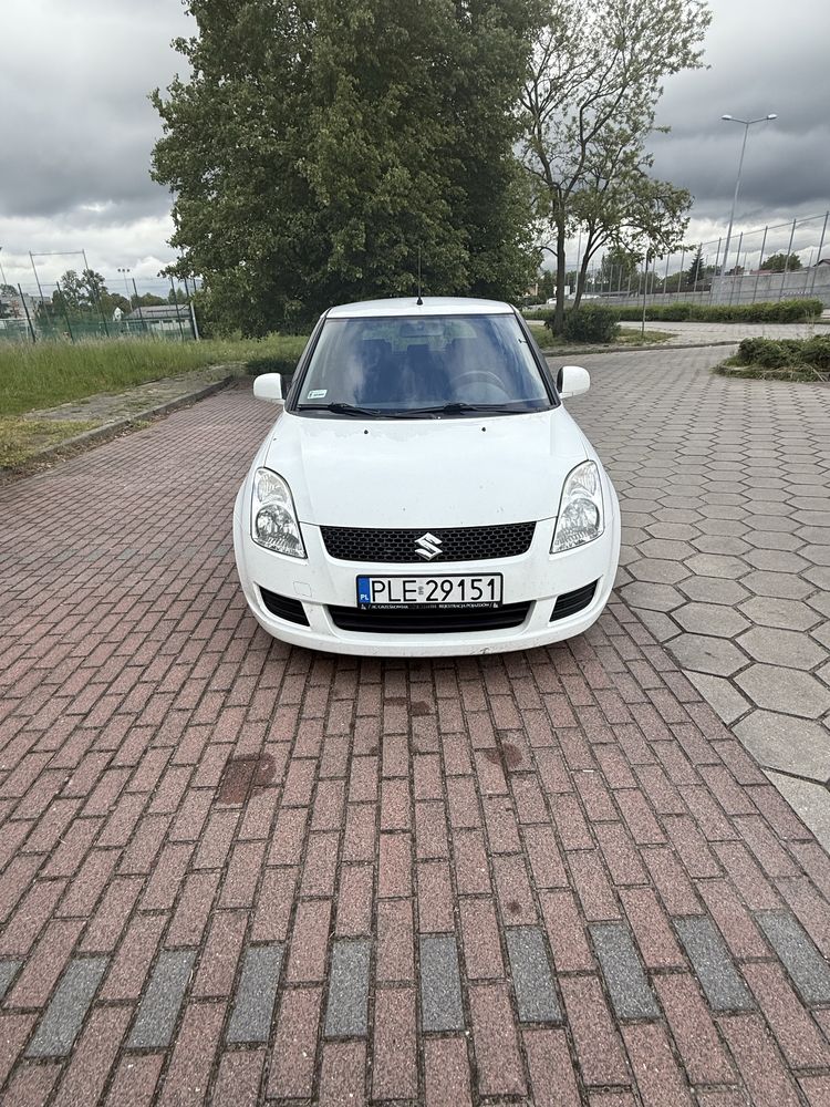 Suzuki Swift białe