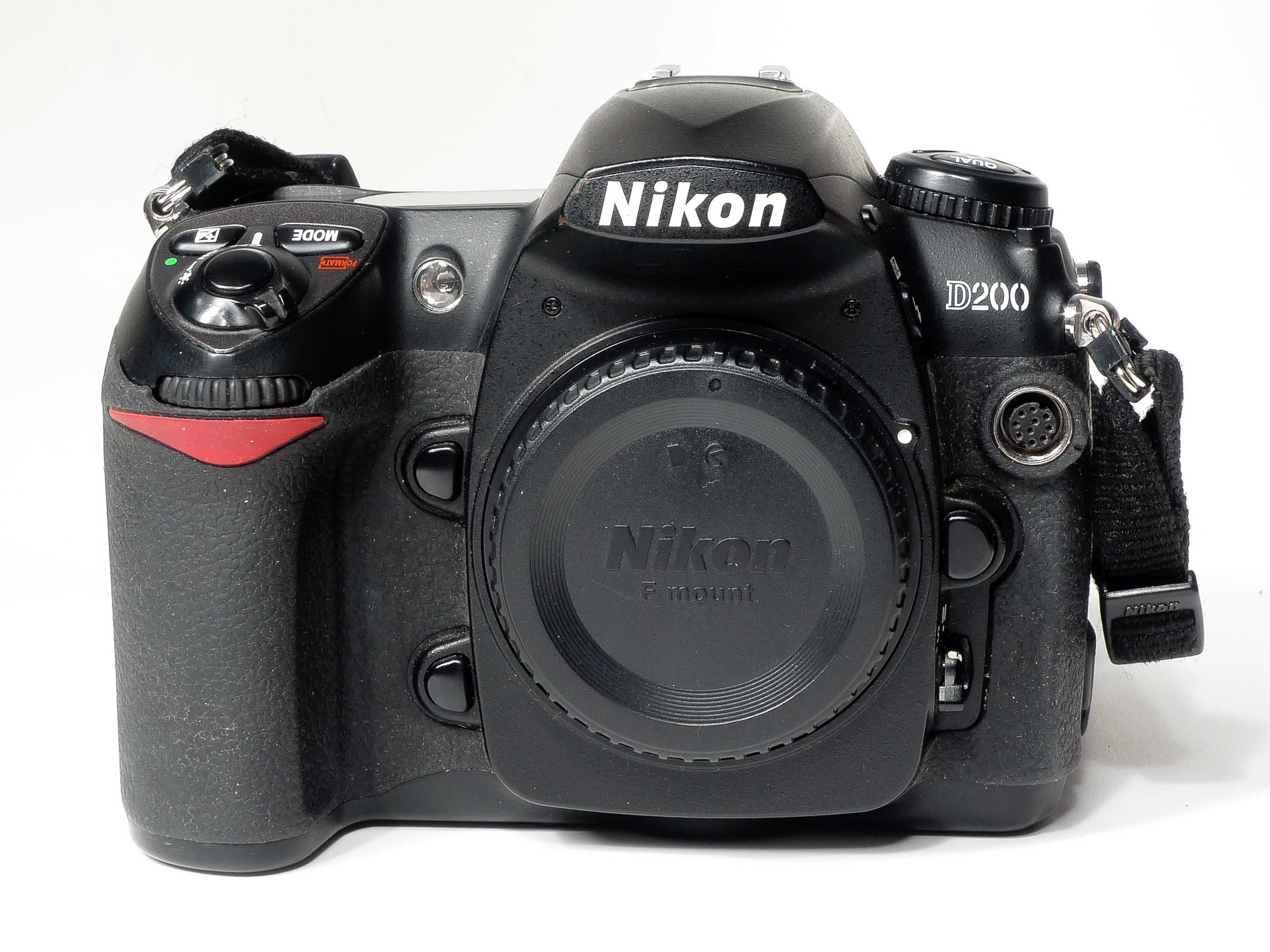 Nikon D200 aparat w dobrym stanie, przebieg 35700 zdjęć