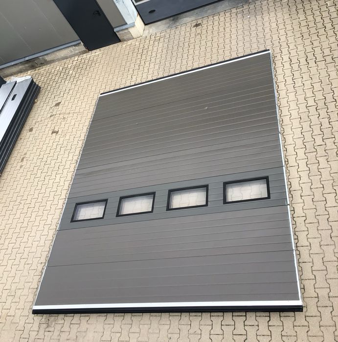 Brama 385 x 450 panelowa 8 cm grubości segmentowa garażowa przemysłowa