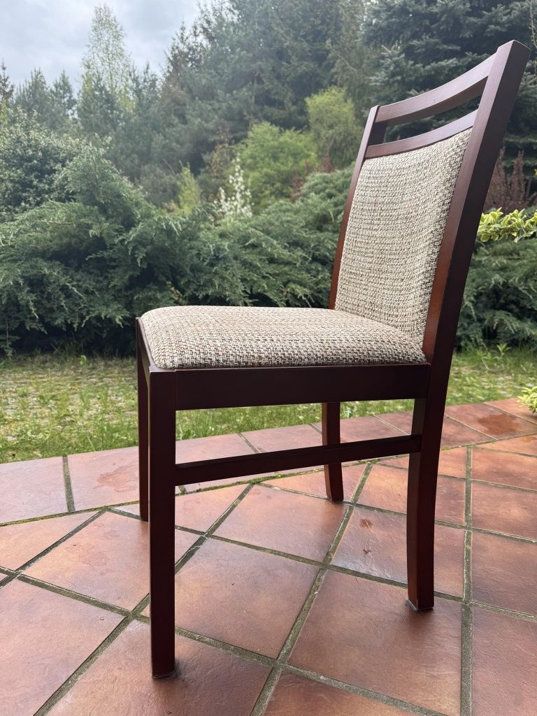 Krzesła do salonu, drewno i materiał