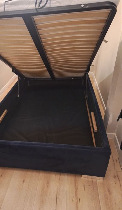 Łóżko tapicerowane welur granat