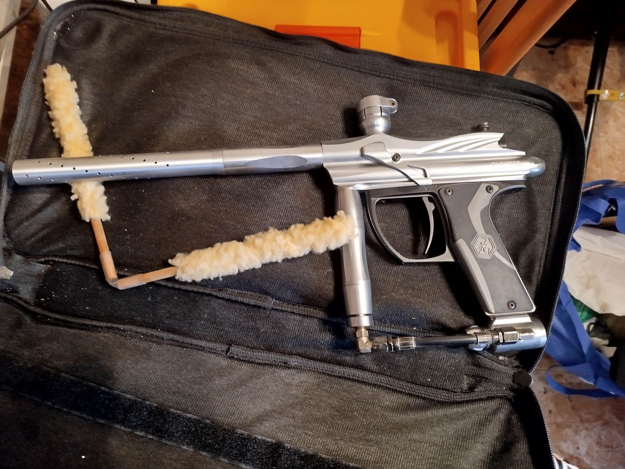 Pistola de paintball com extras