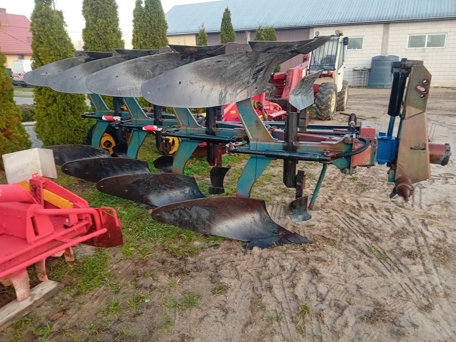 Pług Overum 4 skibowy obrotowy zabezpieczenia hydrauliczne