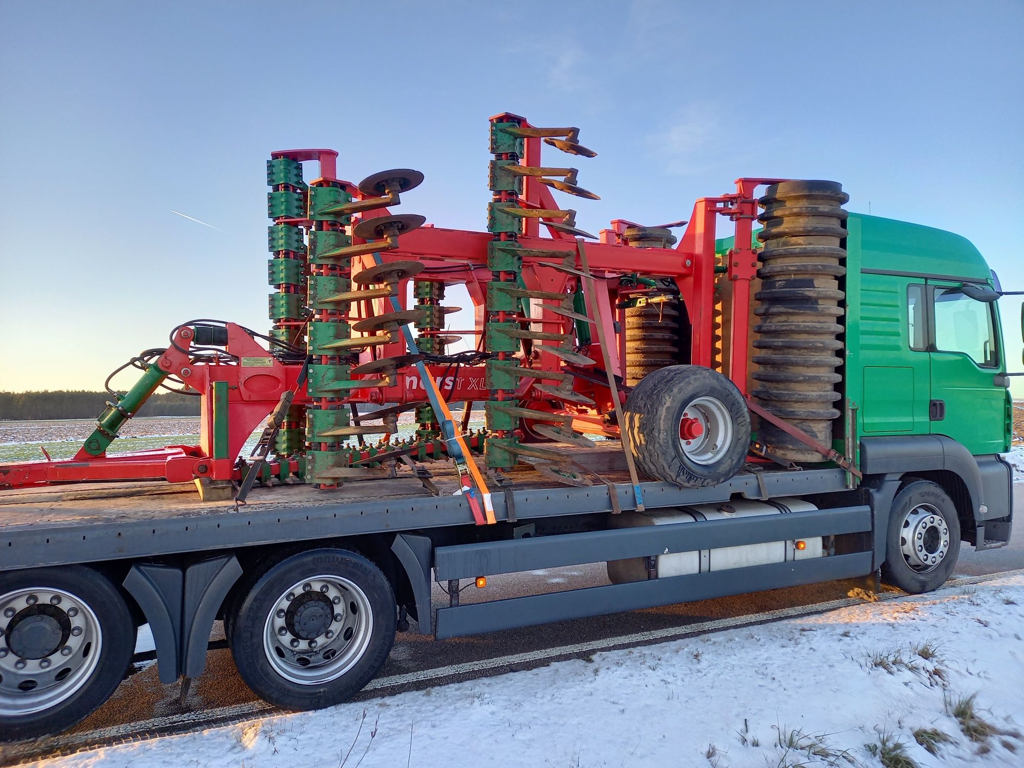 Transport ciągników maszyn rolniczych przyczep Usługi transportowe