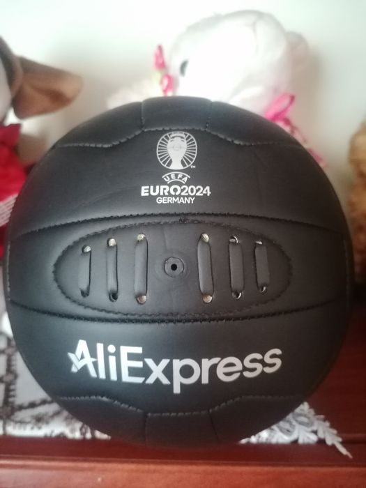 М'яч. Мерч AliExpress та EURO 2024