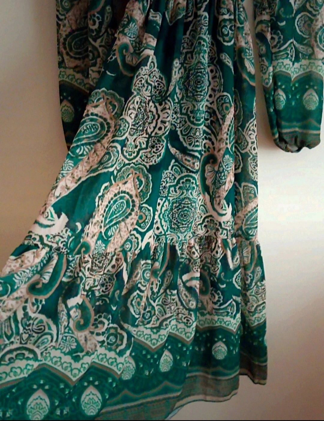 Piękna ciemnozielona sukienka midi z falbanką,uni, od L/12/40-XL/42