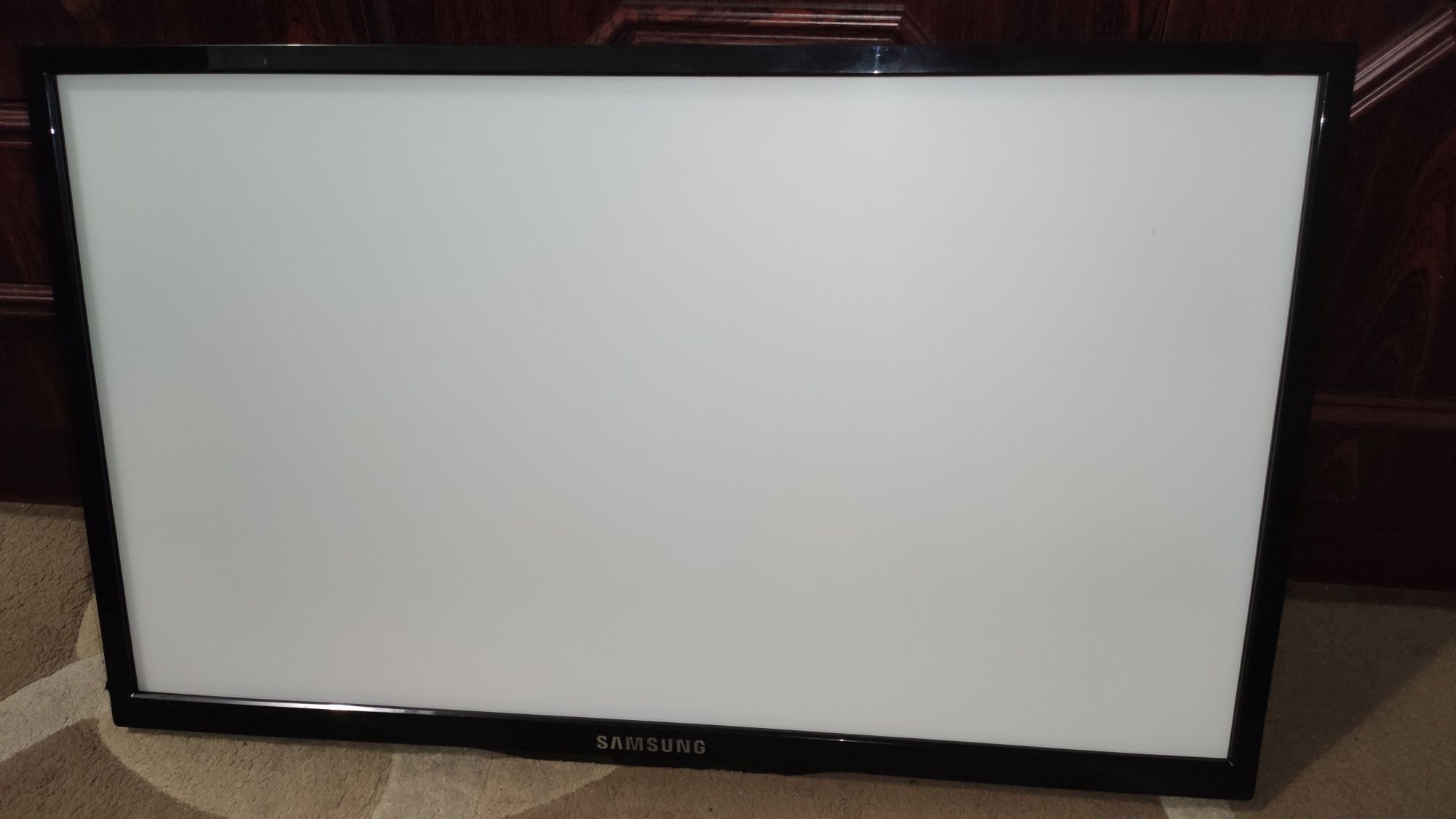 Телевизор Samsung L34S (битая матрица)
