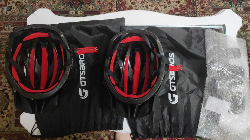 Capacete de bicicleta com viseira NOVO