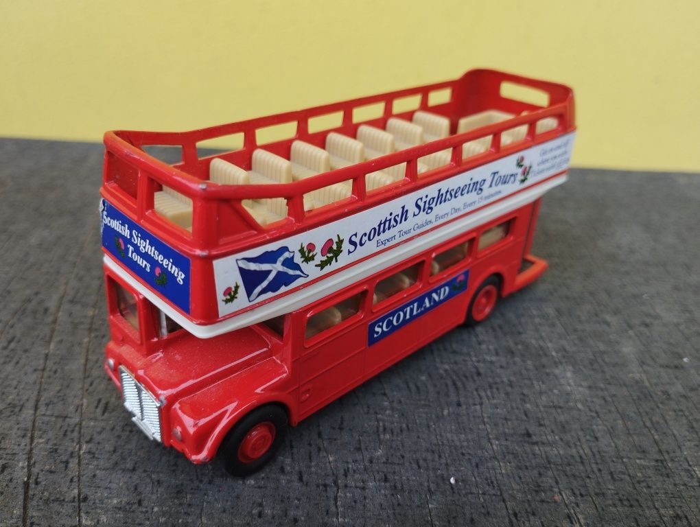 Oryginalna zabawka autobus piętrowy miejski londyński czerwony model m