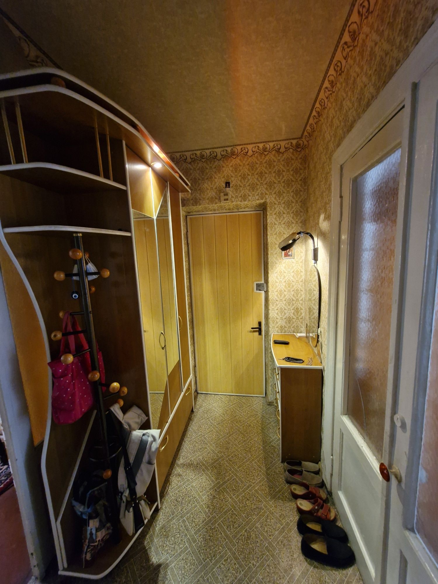 Продаж 3-х кімнатної квартири. 20-й квартал. Сталінка. Автономка.