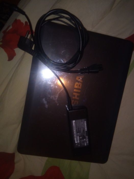 зарядний пристрій до ноутбука