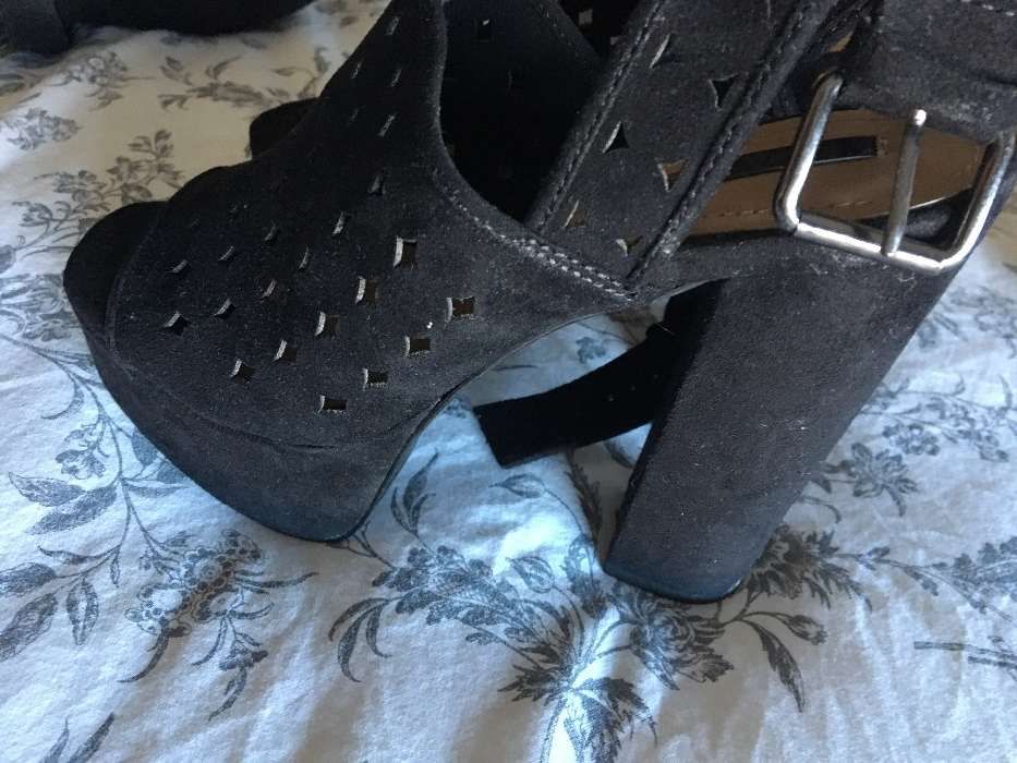 Sandálias pretas Zara