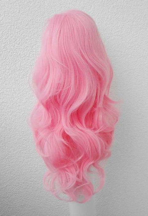 Fluttershy MLP różowa falowana peruka z grzywką cosplay wig różowy