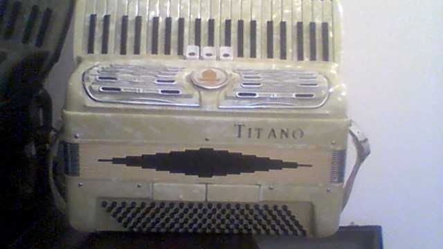 Akordeon Włoski w bardzo dobrym stanie.