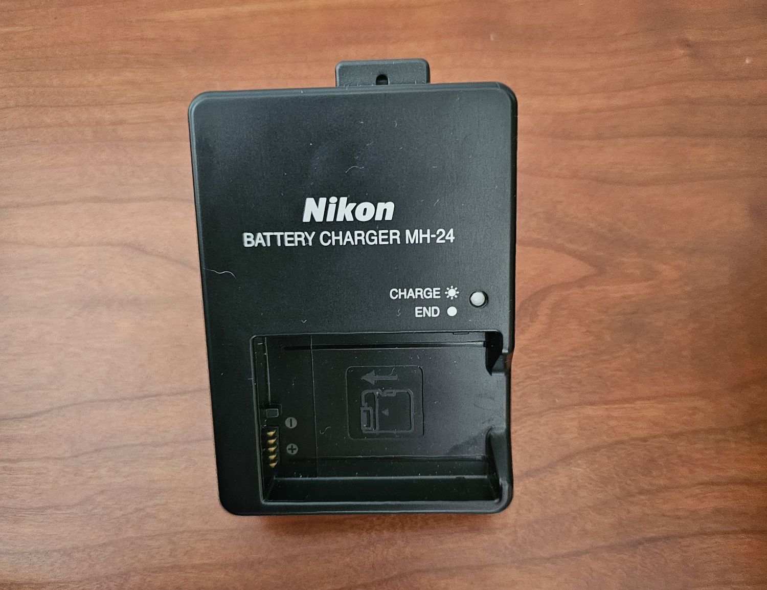 Câmara Digital Nikon D5100. Oferta cartão 4 GB
