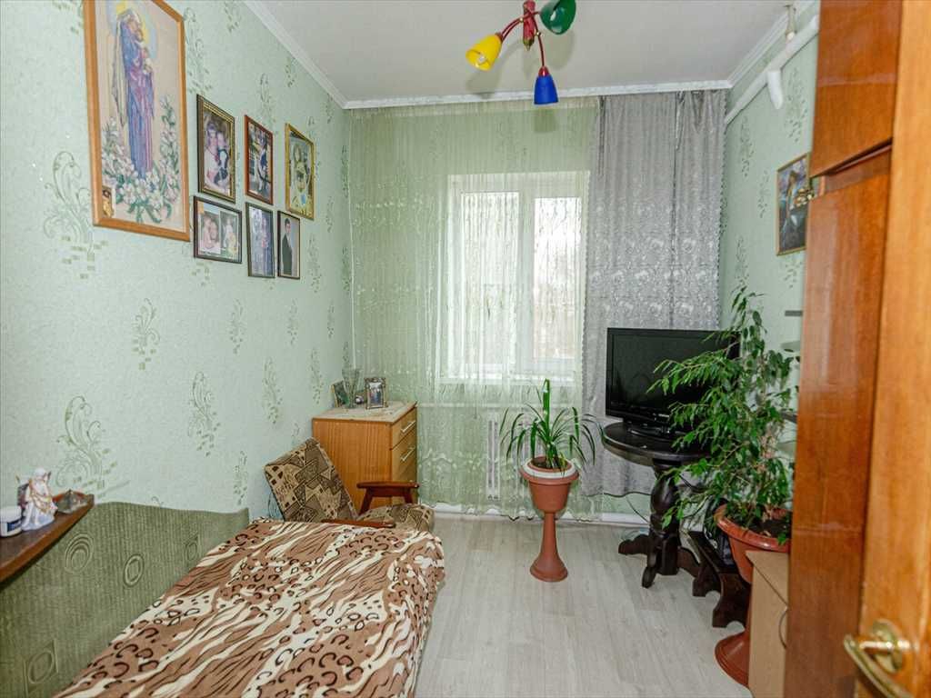 Частина будинку поряд з містом!
