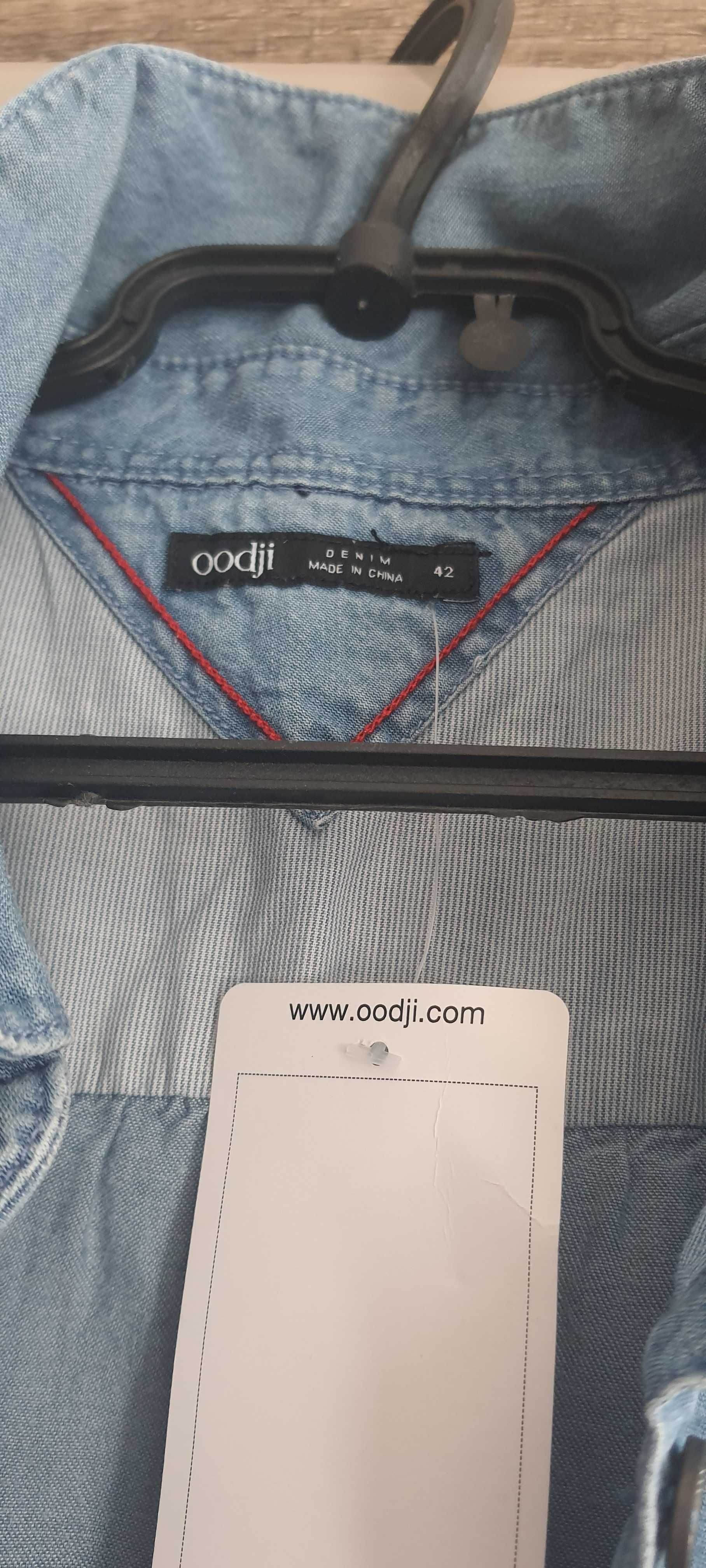 Сукня бренду Oodji