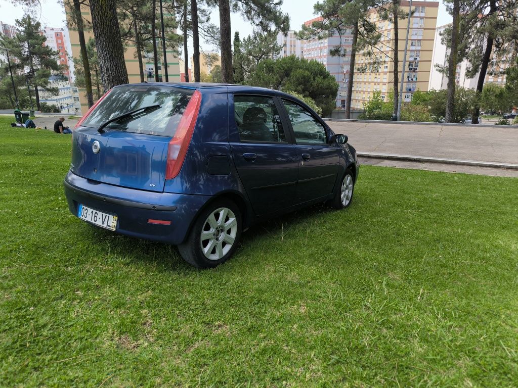 Fiat Punto 1.2 ano 2003.