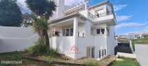 Moradia T4+1 - Santa Clara - Parceiros
