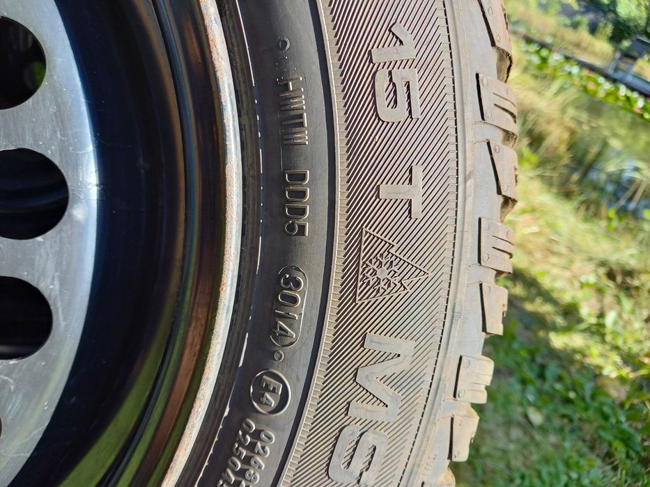 Opony zimowe na felgach stalowych 15"