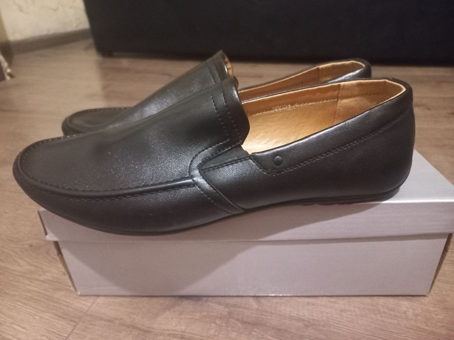 Продам чорні чоловічі лофери