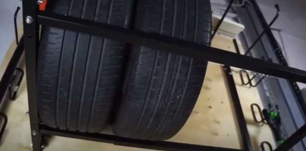 Полиця для зберігання змінних коліс і шин настінна