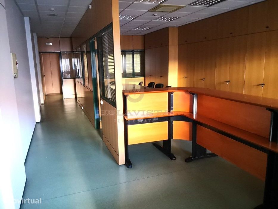 Escritório com ar condicionado e servidor - Ourem