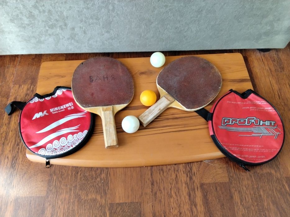 Теннисные ракетки PING PONG Китай. 1977 г. Чехлы для ракеток и шарики.