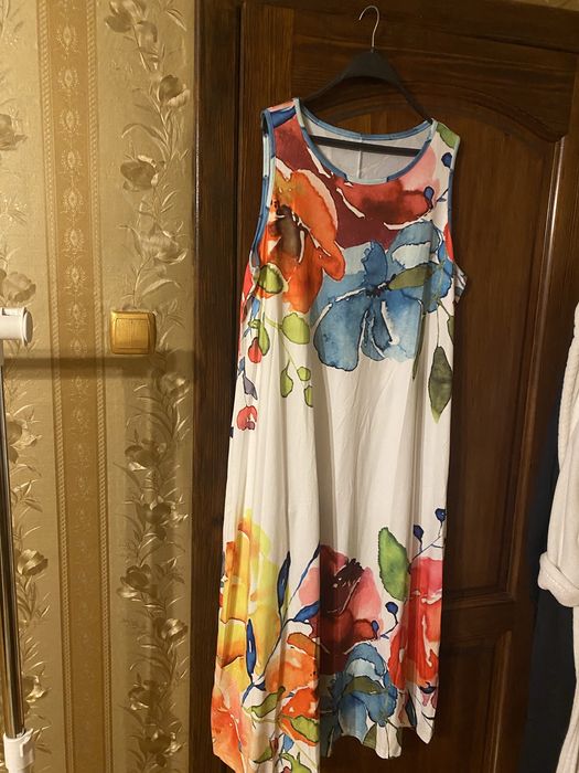 Платье без рукавов