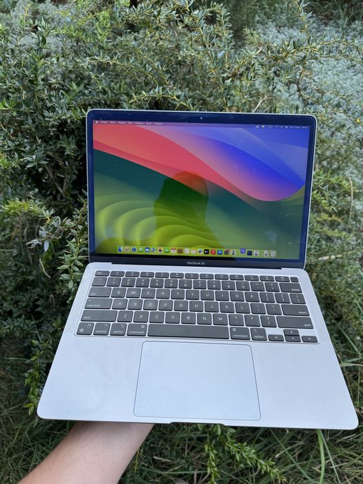 Apple MacBook Air M1 2020 8GB RAM/ 256 GB