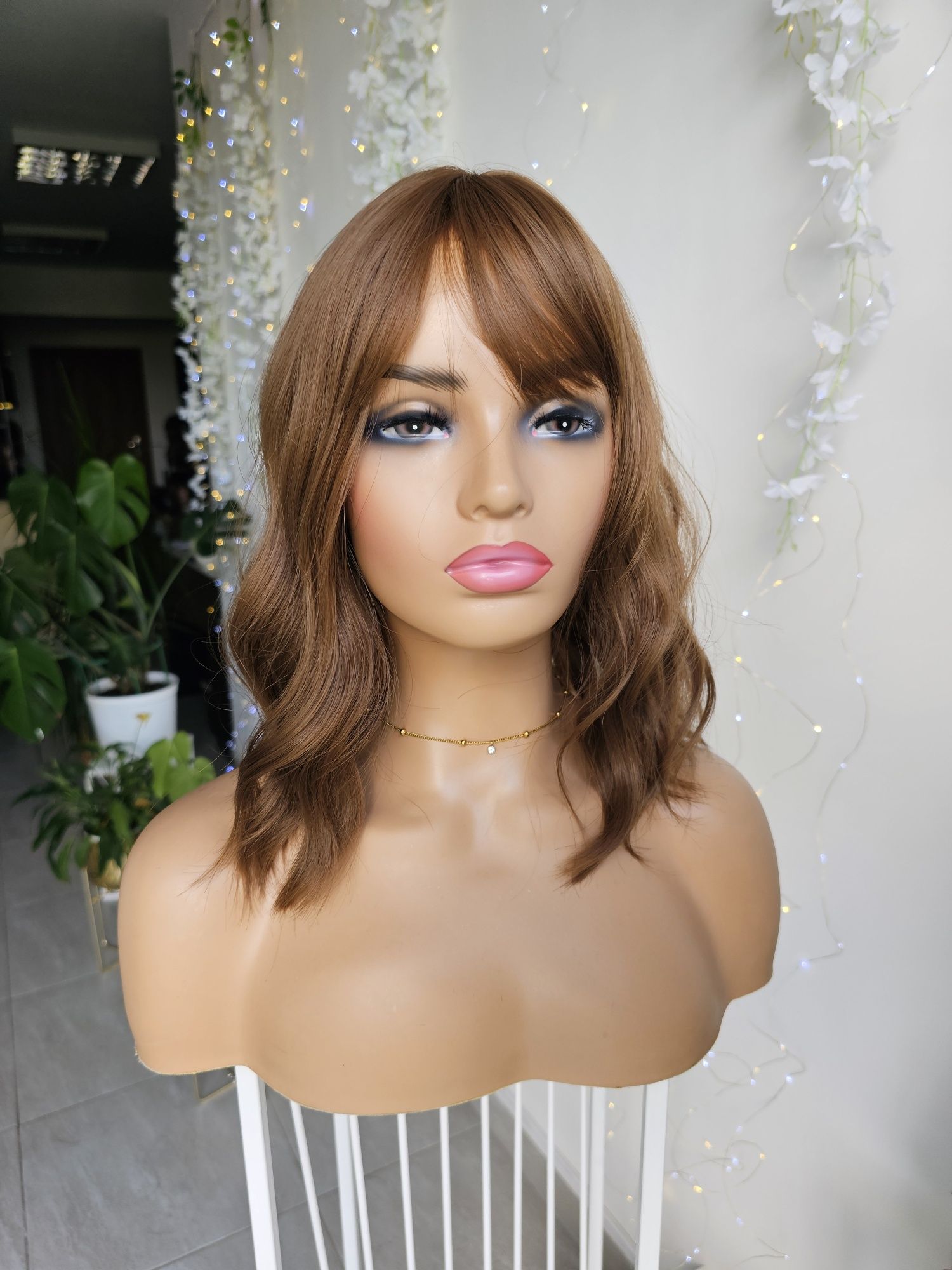 Peruka Naturalny jasny brąz fale Eliza 40 cm z grzywką