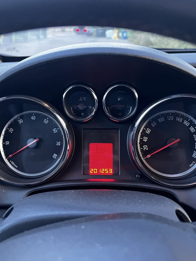 Opel Astra J 1.4t kombi