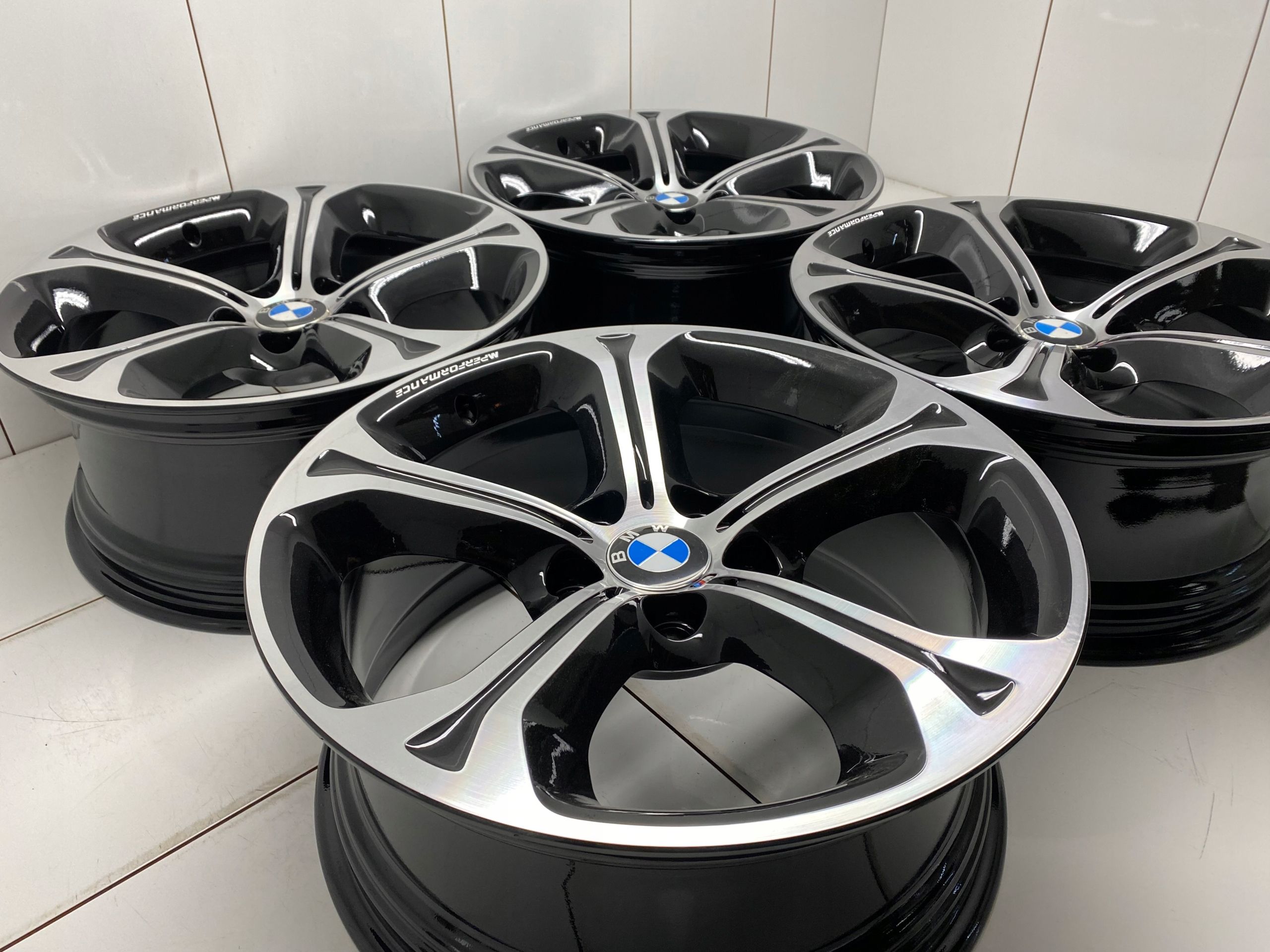 Felgi 18 BMW F10 F11 F01 m Performance 8 ET30