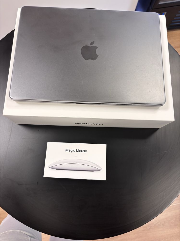Macbook Pro M4 (16GB RAM, 512GB)