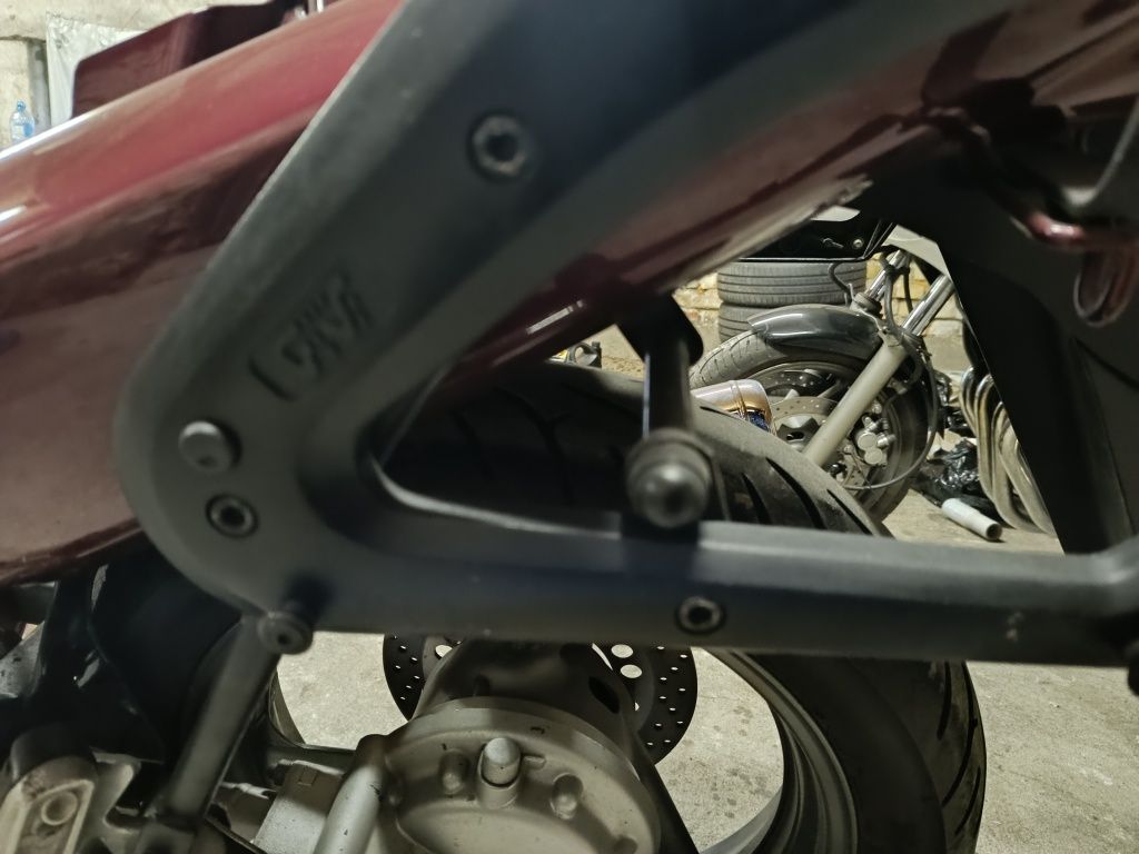 Króćce gaźnika xj 900, gmole , portki. Stelaż kufrów givi