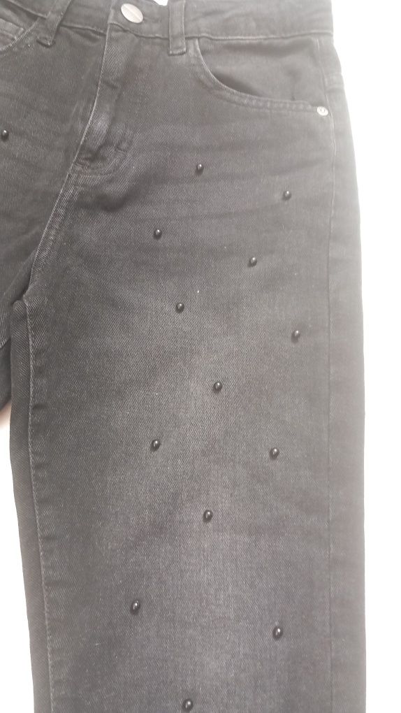 Dżinsowe spodnie Reserved dla dziewczynki rozm. 146