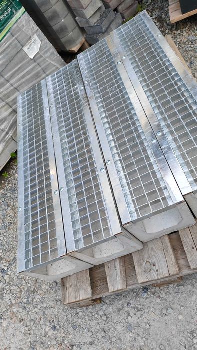 Odwodnienie odpływ kanał odwodnienia liniowe przepust korytko ciek