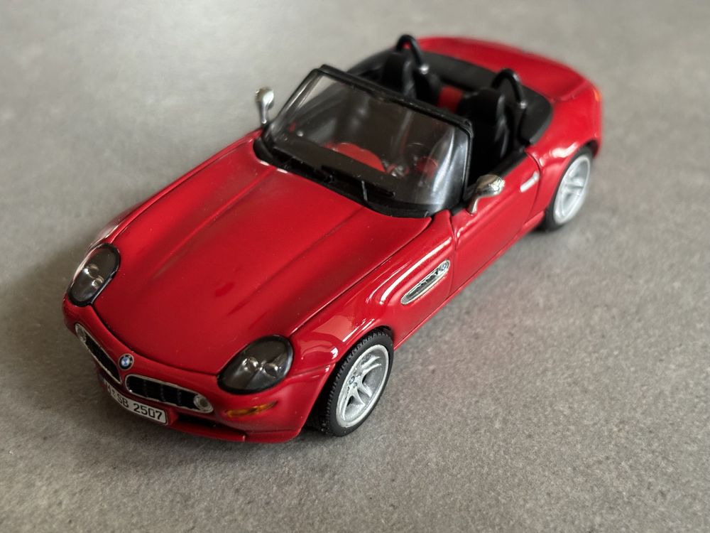 Model Minichamps skala 1/43 BMW Z8 czerwony