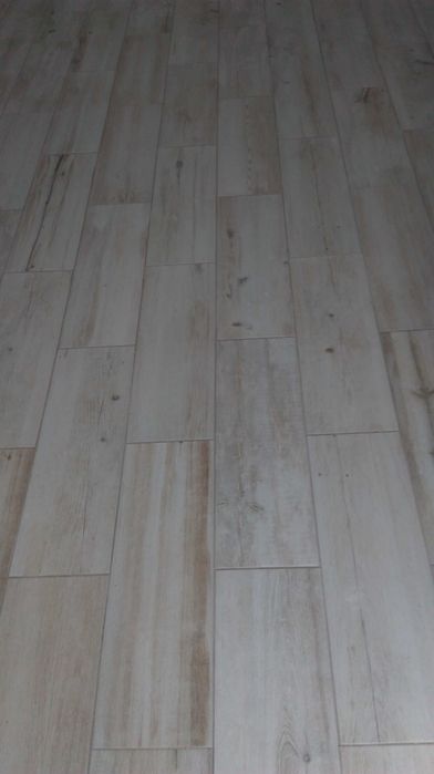 serviço de trolha e pintor assentamento de azulejo tijoleira e pintura