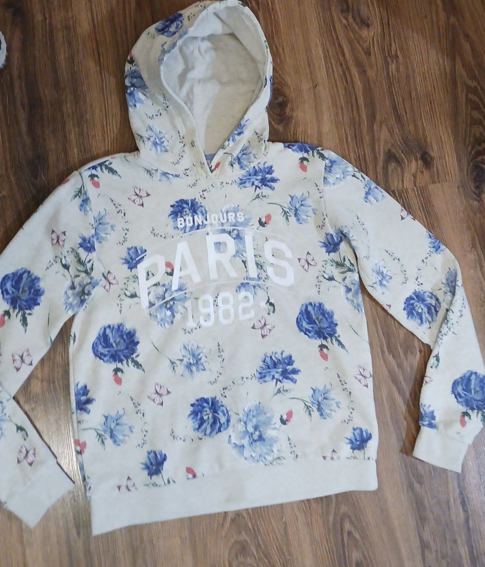 Bluza dla dziewczynki  z kapturem.