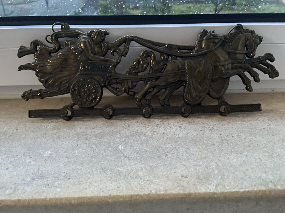 Cavalo com carrocha para colocar panos