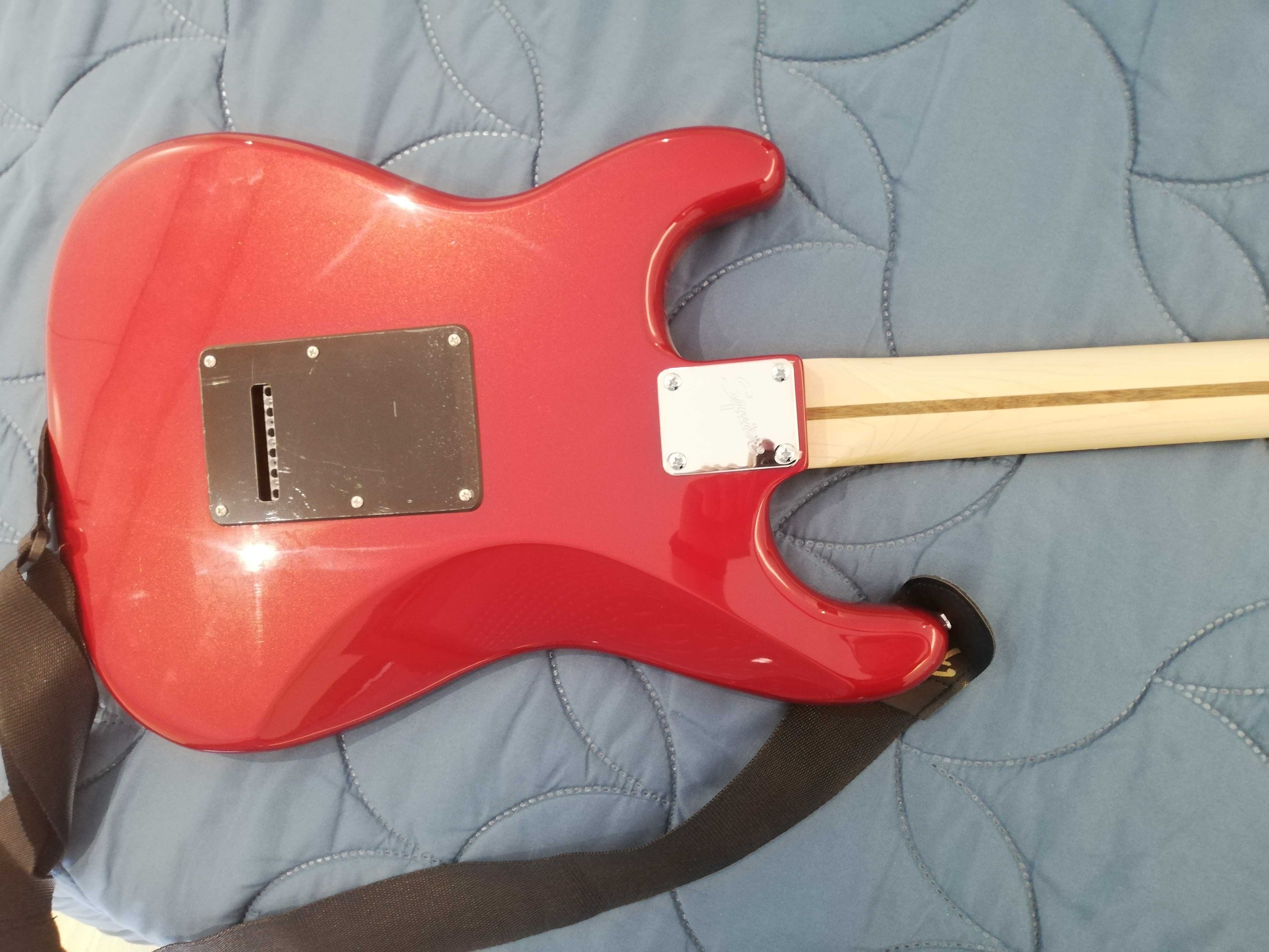 Pack guitarra eléctrica Fender Squier + amplificador e acessórios