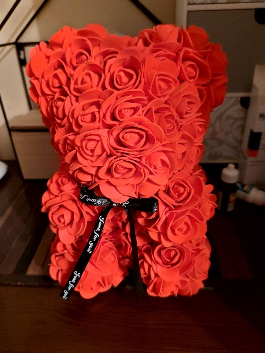 Miś z  różyczek 25 cm