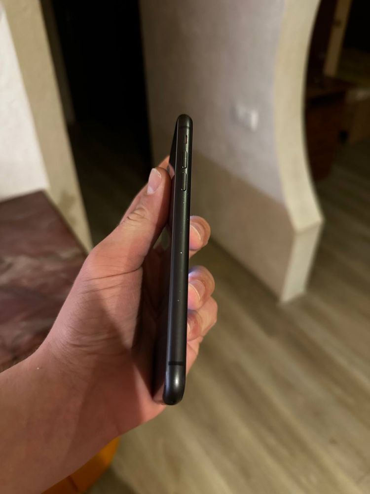 Продам Iphone 11