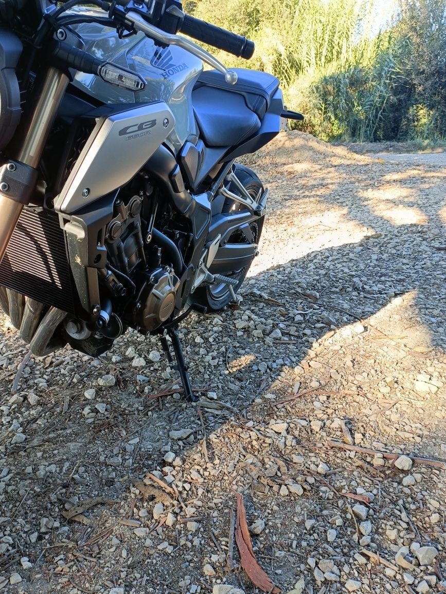 Honda CB650R - Poucos Kms