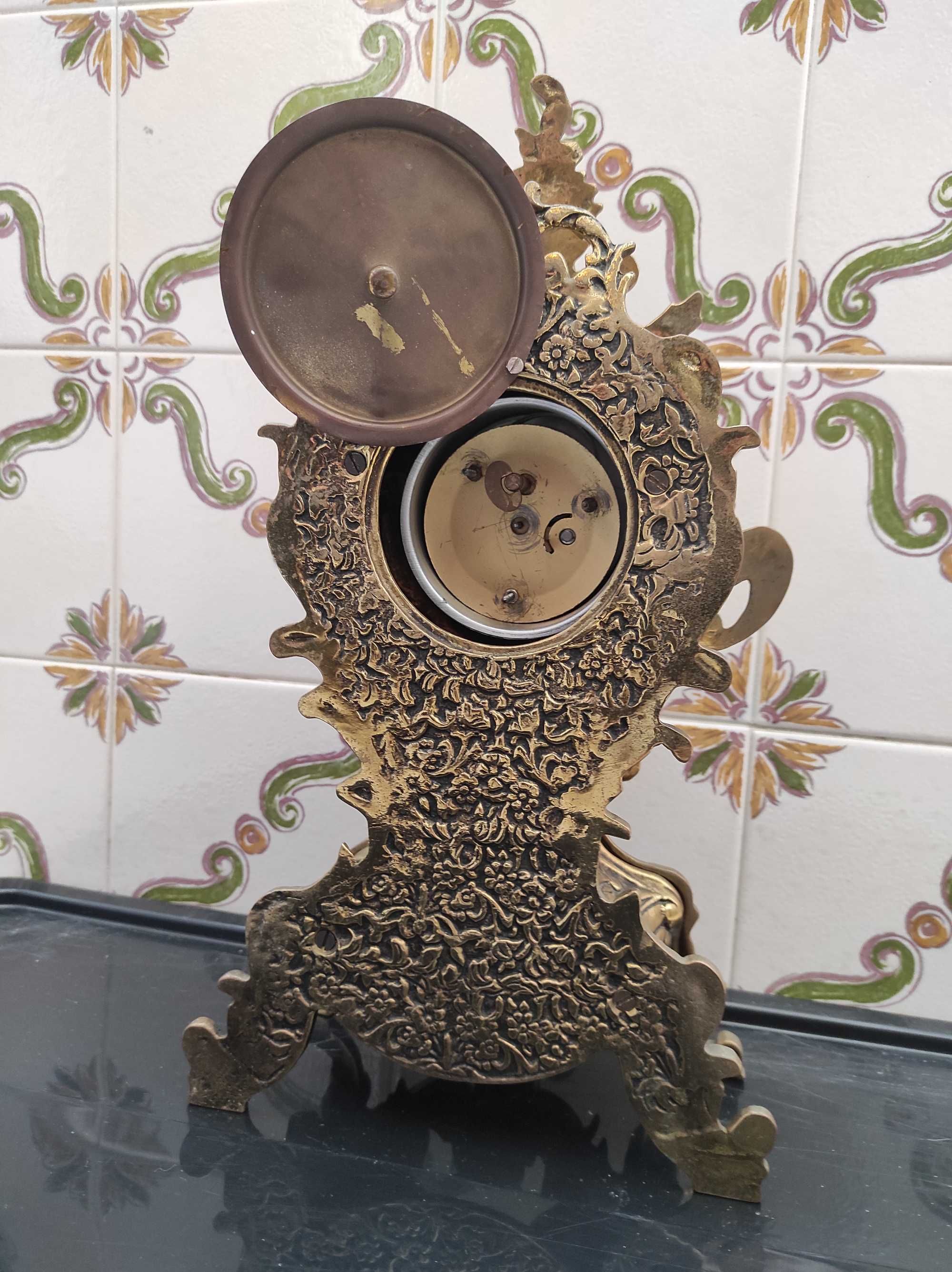 Relógio de sala em latão amarelo