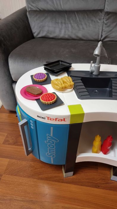 Продам игрушечную деткую кухню Smoby